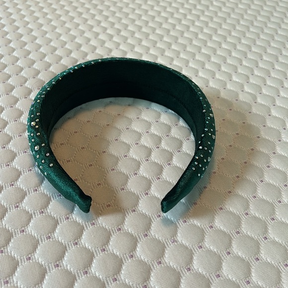 New without tags. Emerald green bejeweled headband - Picture 2 of 4